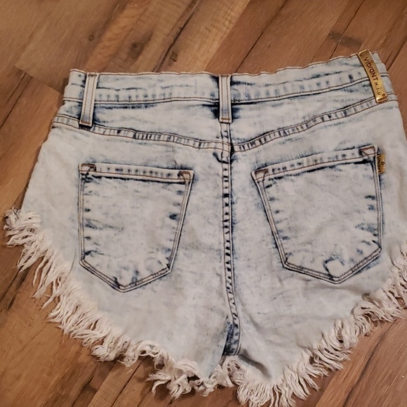 Shorts - Picture 2 of 4